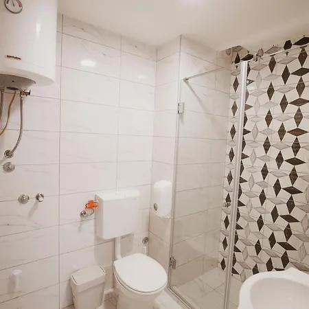 Apartman 4, Sindeliceva 40 *