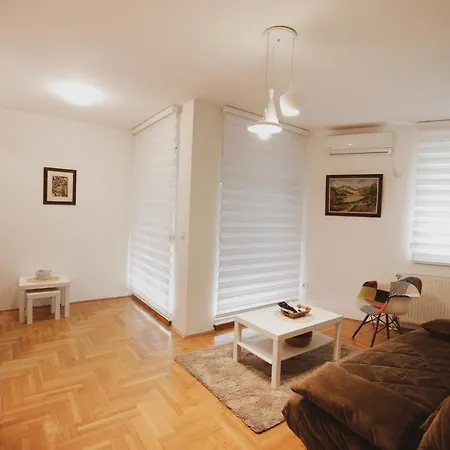 4, Sindeliceva 40 Apartman